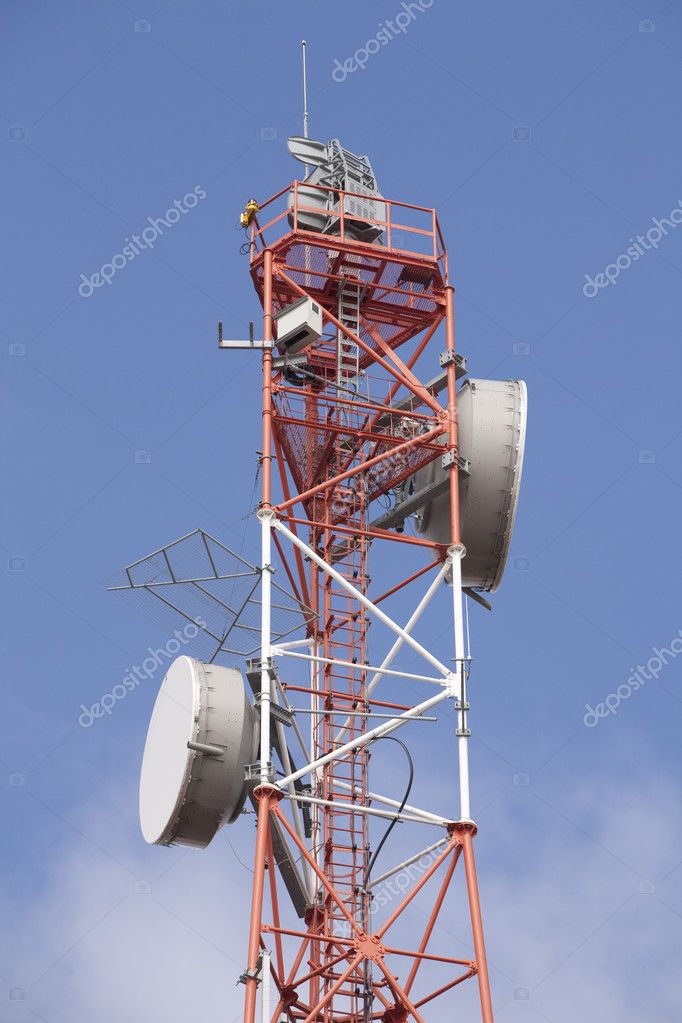 Torre de repetidor com antenas